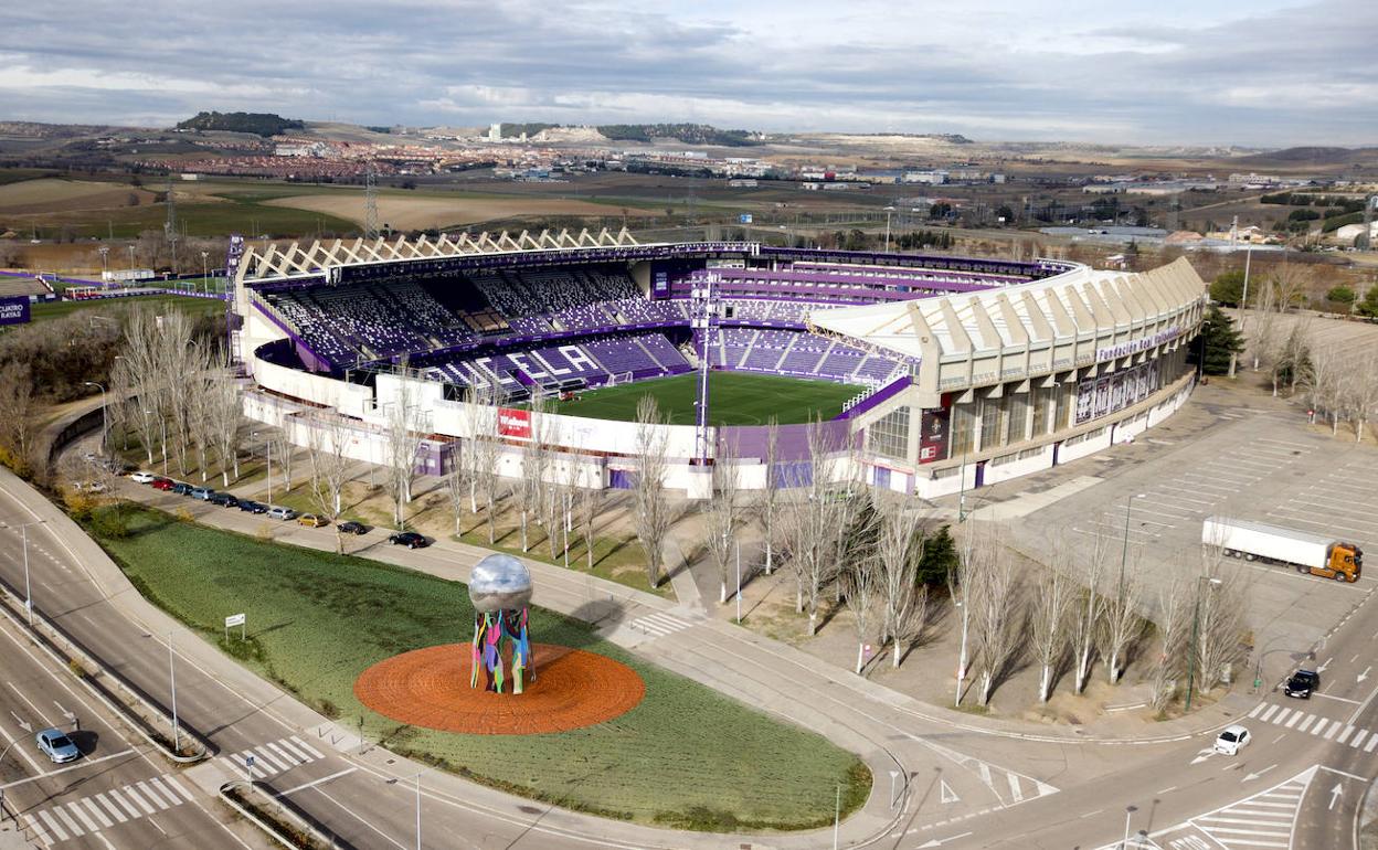 Un círculo de baldosas junto a Zorrilla para que usted entre en la historia del Real Valladolid Un círculo de baldosas junto a Zorrilla para que usted entre en la historia del Real Valladolid
